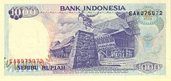 Uang kertas 1992 IDR 1000 edaran Bank Indonesia yang menggambarkan ritual "Fahombo" Suku Nias.